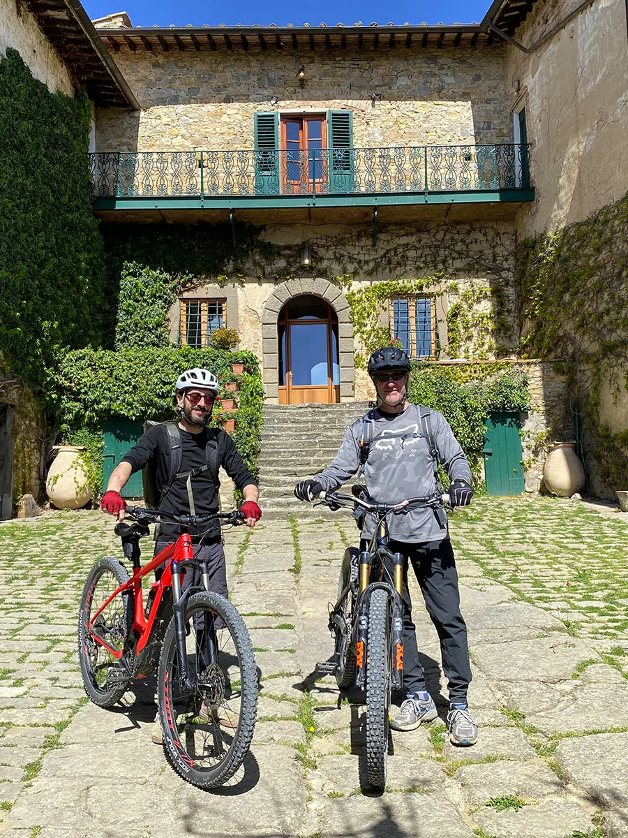 This photo was taken in Chiara di Prumiano, a beautiful farmhouse in Chianti, ideal for a stopover during a mountain bike tour